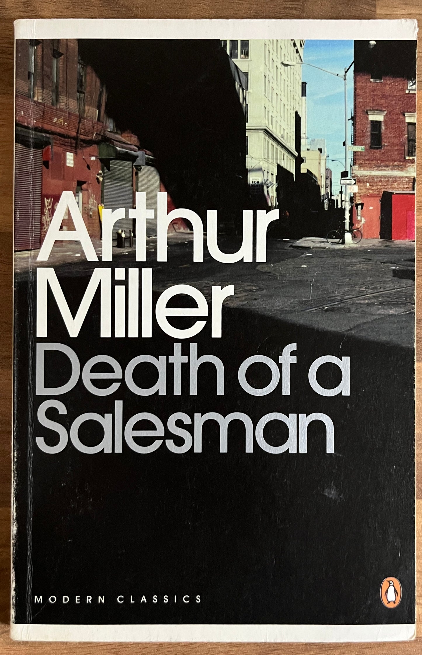 Death of a Salesman by Arthur Miller (Penguin Modern Classics)