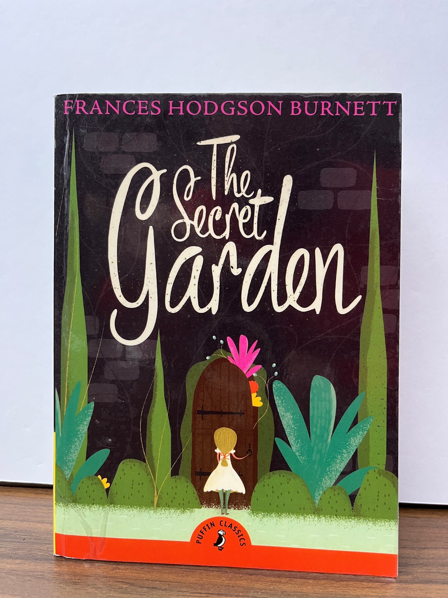 The Secret Garden by Frances Hodgson Burnett (Puffin)