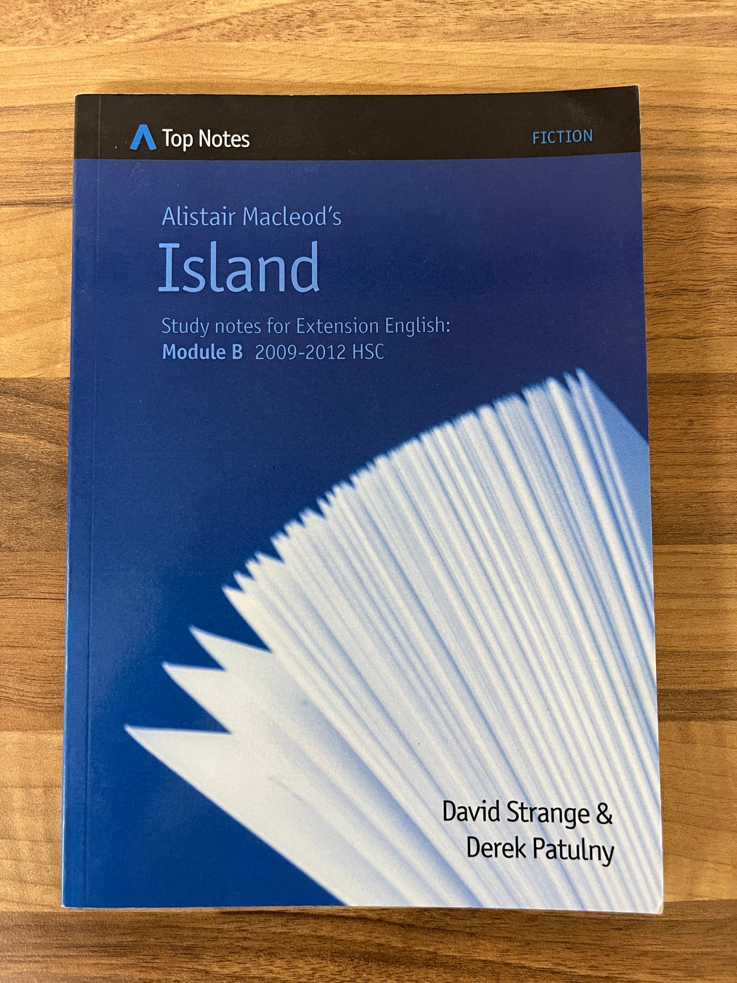 Top Notes: Alistair's Macleod's Island for Extension English Module B 2009-2012 by Strange & Patulny