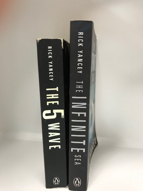 Book 1 & 2 from Rick Yancey: The 5th Wave and The Infinite Sea