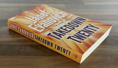6 Assorted Janet Evanovich Titles #20, 21, 25, 27, 28, Chase TPB +