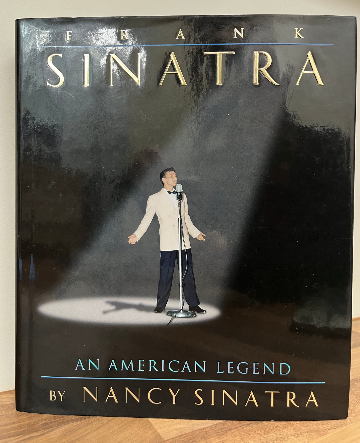 Frank Sinatra: An American Legend + CD by Nancy Sinatra (HC/DJ, 1995)