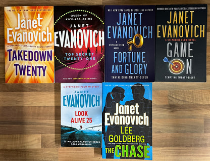6 Assorted Janet Evanovich Titles #20, 21, 25, 27, 28, Chase TPB +