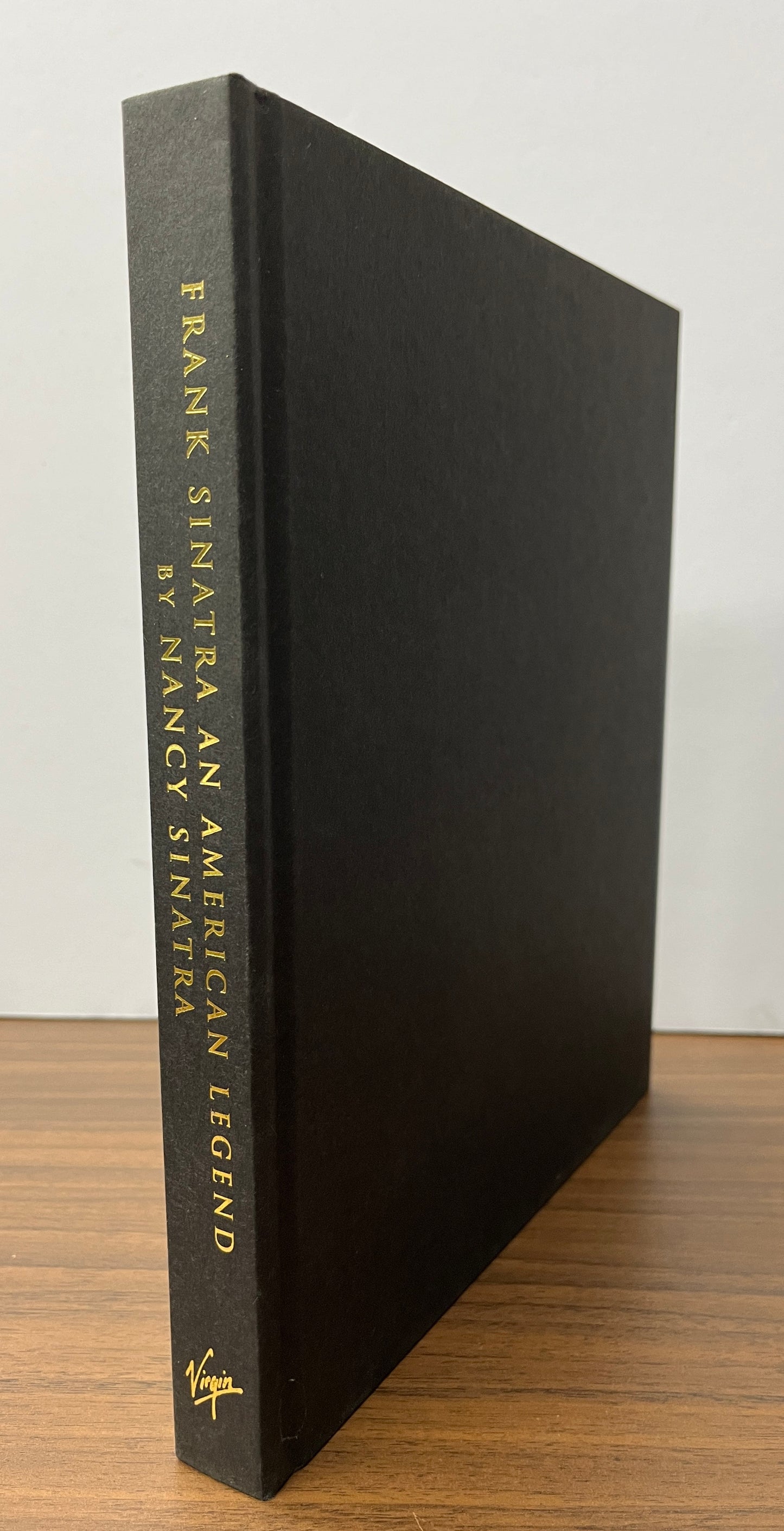 Frank Sinatra: An American Legend + CD by Nancy Sinatra (HC/DJ, 1995)