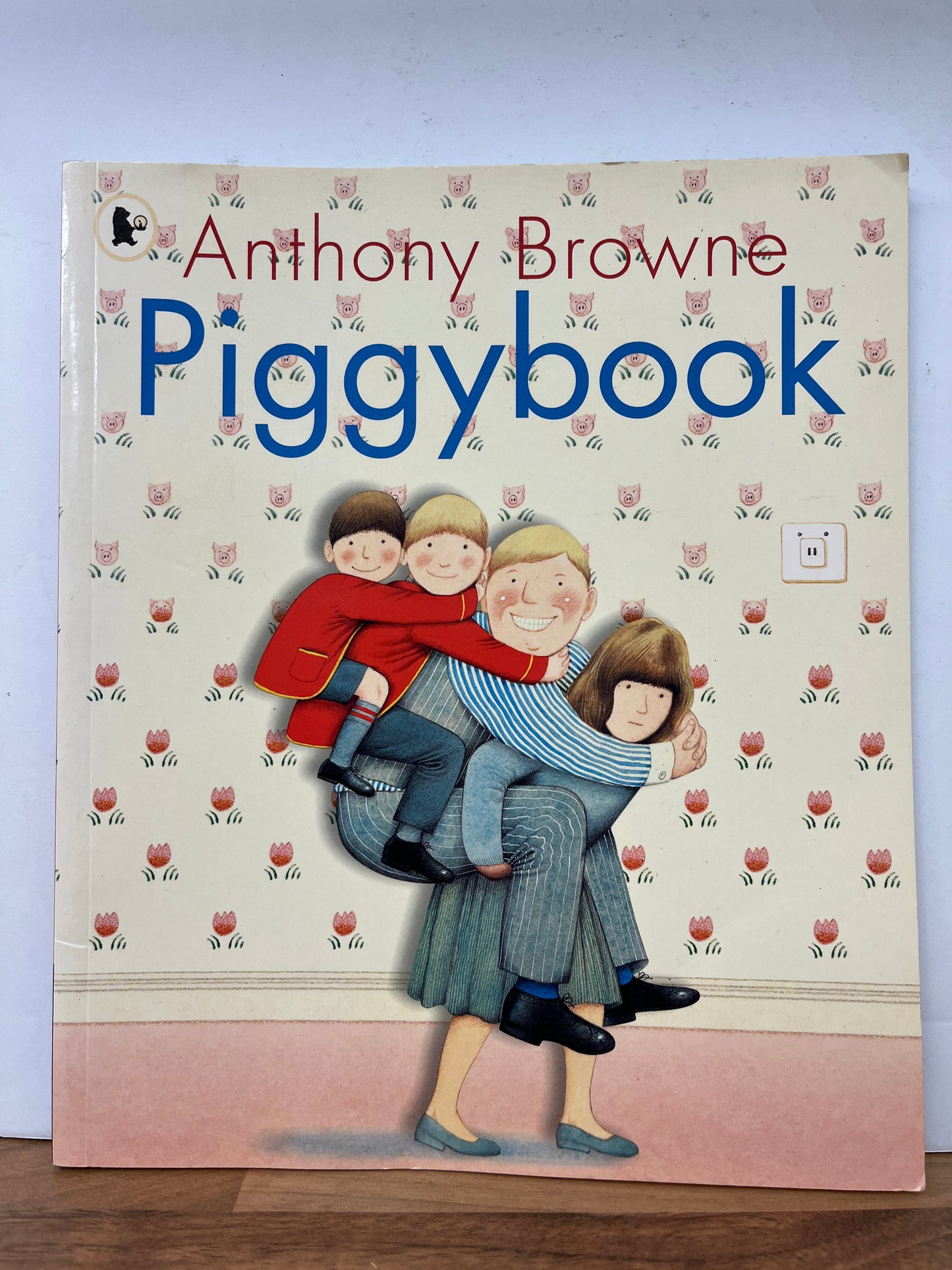 Piggy Book by Anthony Browne (Picture Book)