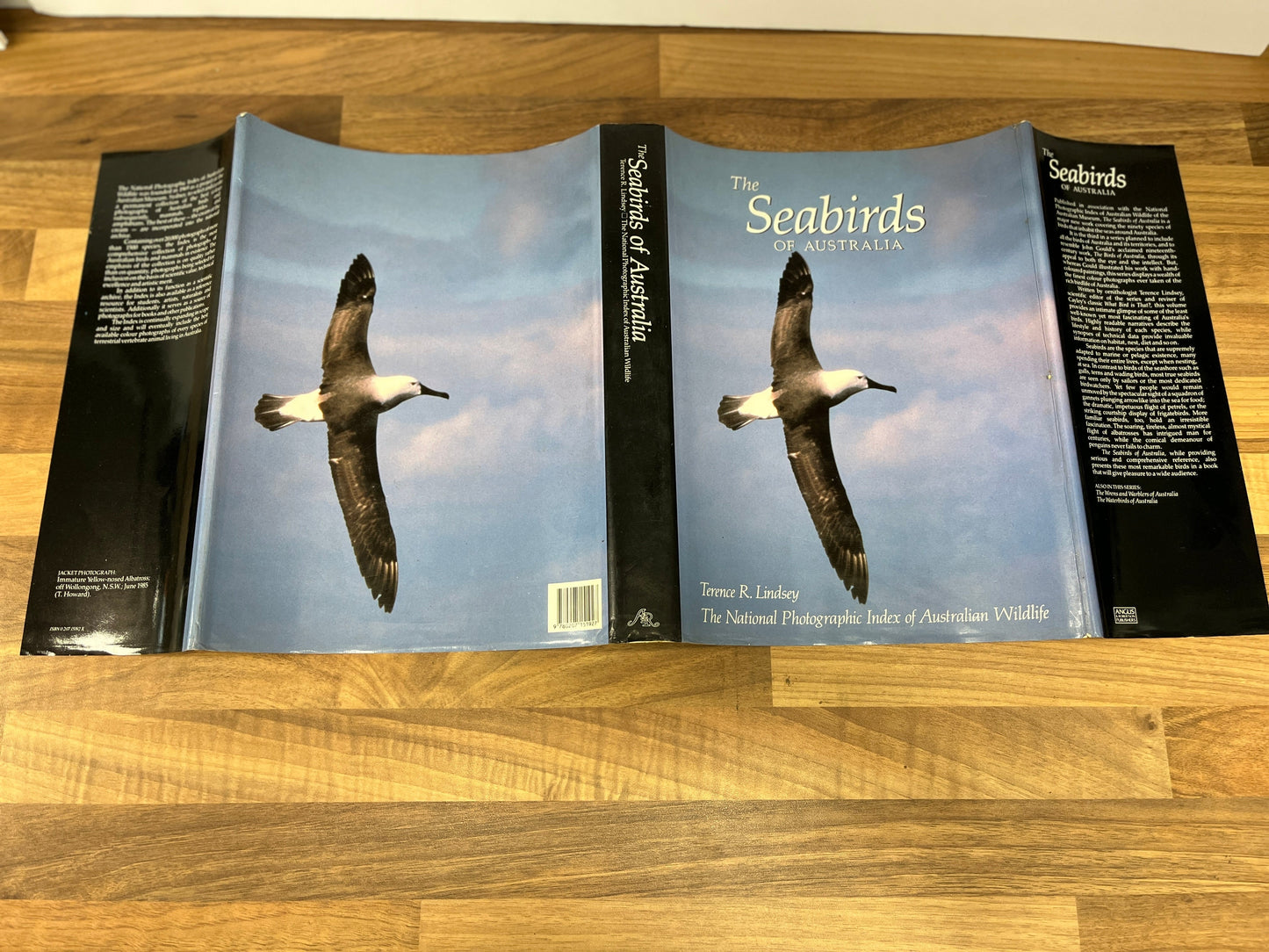 The Seabirds of Australia by Terence R. Lindsey (Hardcover/Dust Jacket)