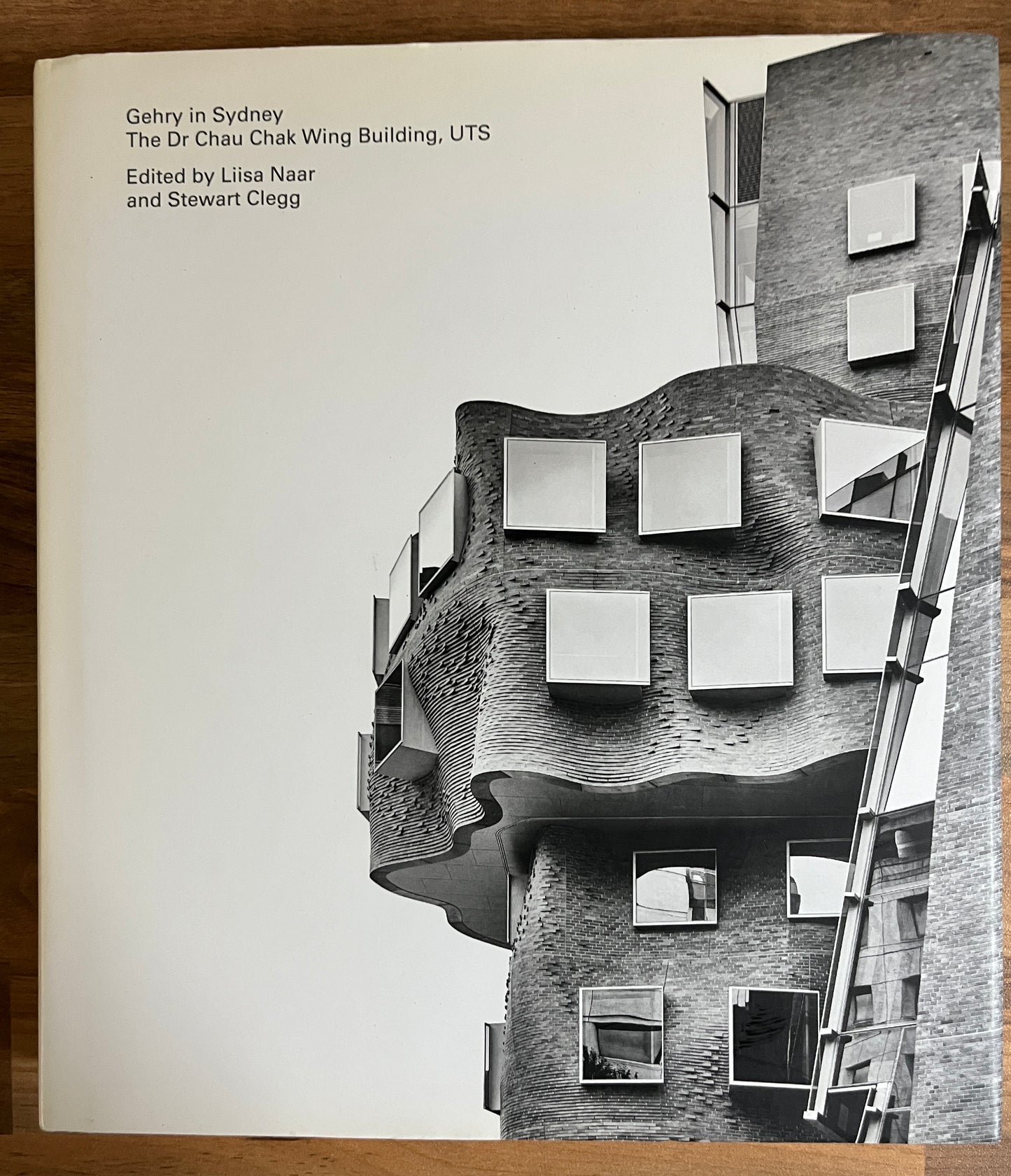 Gehry in Sydney: The Dr. Chau Chak Wing Building, UTS - Edited by Liisa Naar, Stewart Clegg HC/DJ