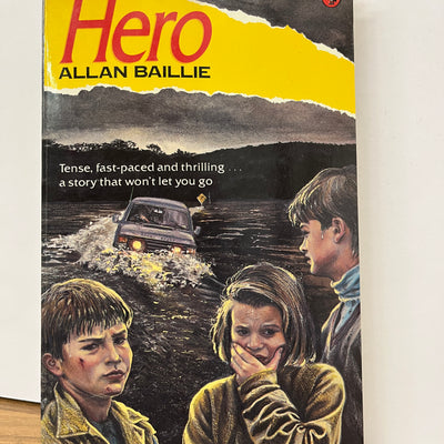 Hero by Allan Baillie (Puffin Books) Ex Libris