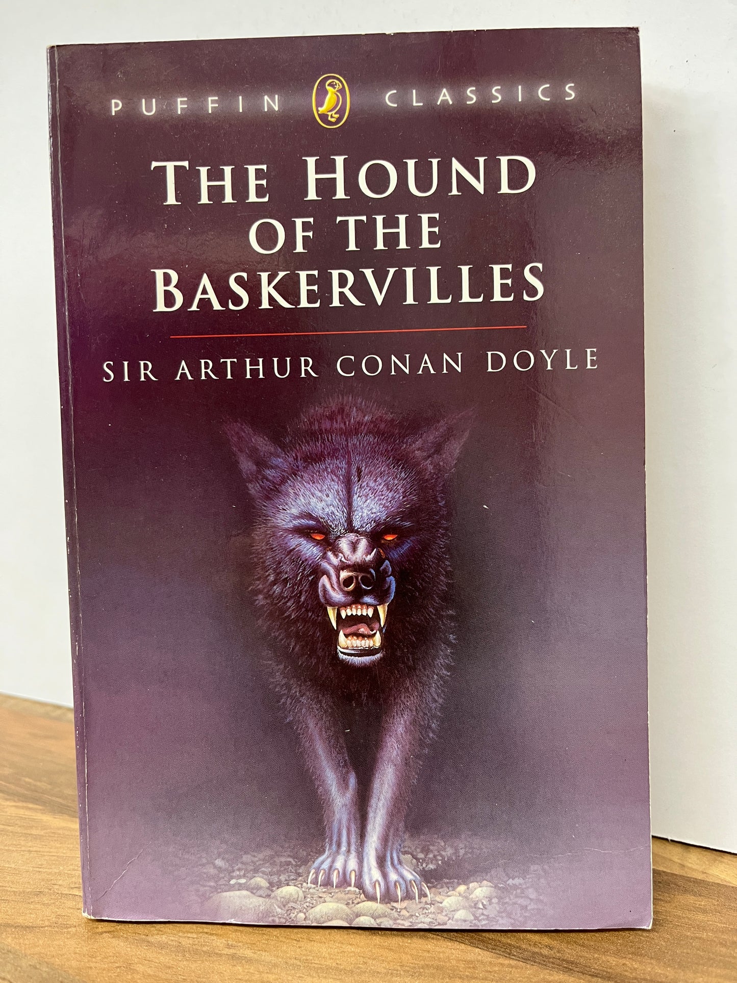 The Hound of the Baskervilles by Sir Arthur Conan Doyle (Puffin Classics)