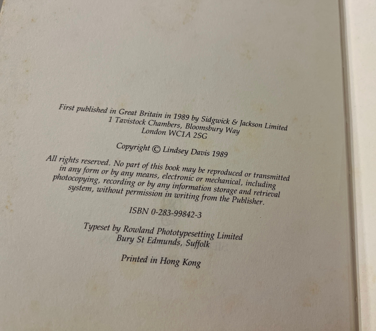 The Silver Pigs by Lindsey Davis Hardcover/Dust Jacket, 1st UK Edition/1st Printing