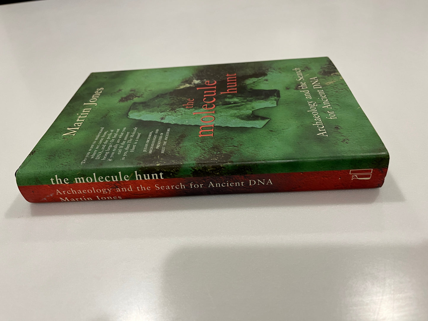 The Molecule Hunt: Archaeology and the Search for Ancient DNA by Martin Jones HC/DJ