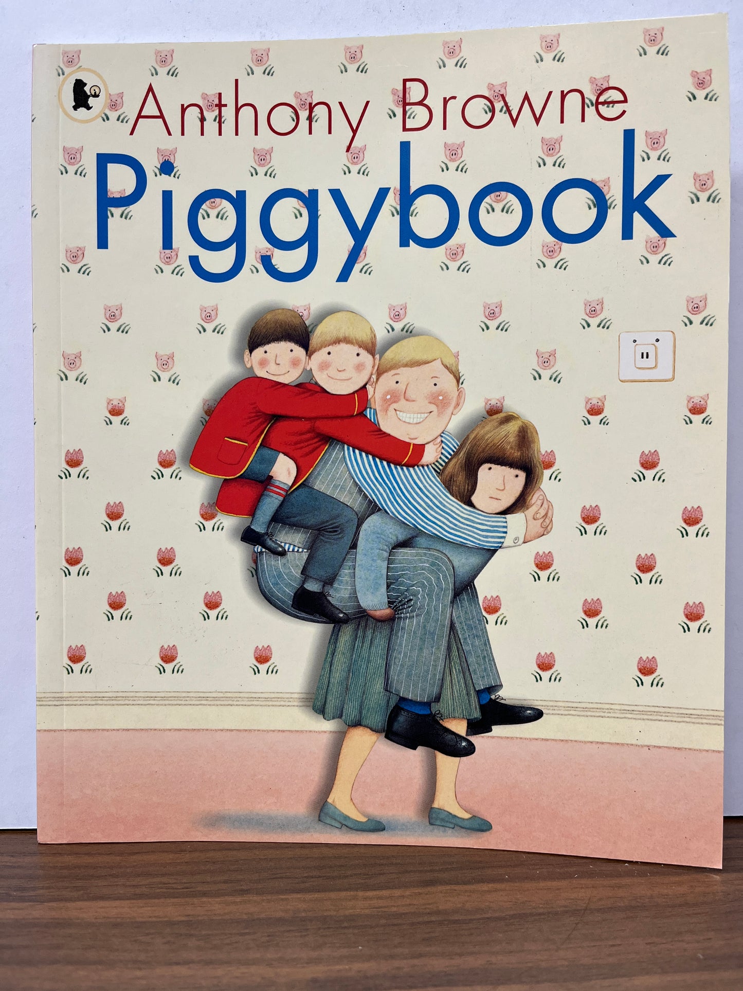 Piggy Book by Anthony Browne (Picture Book)