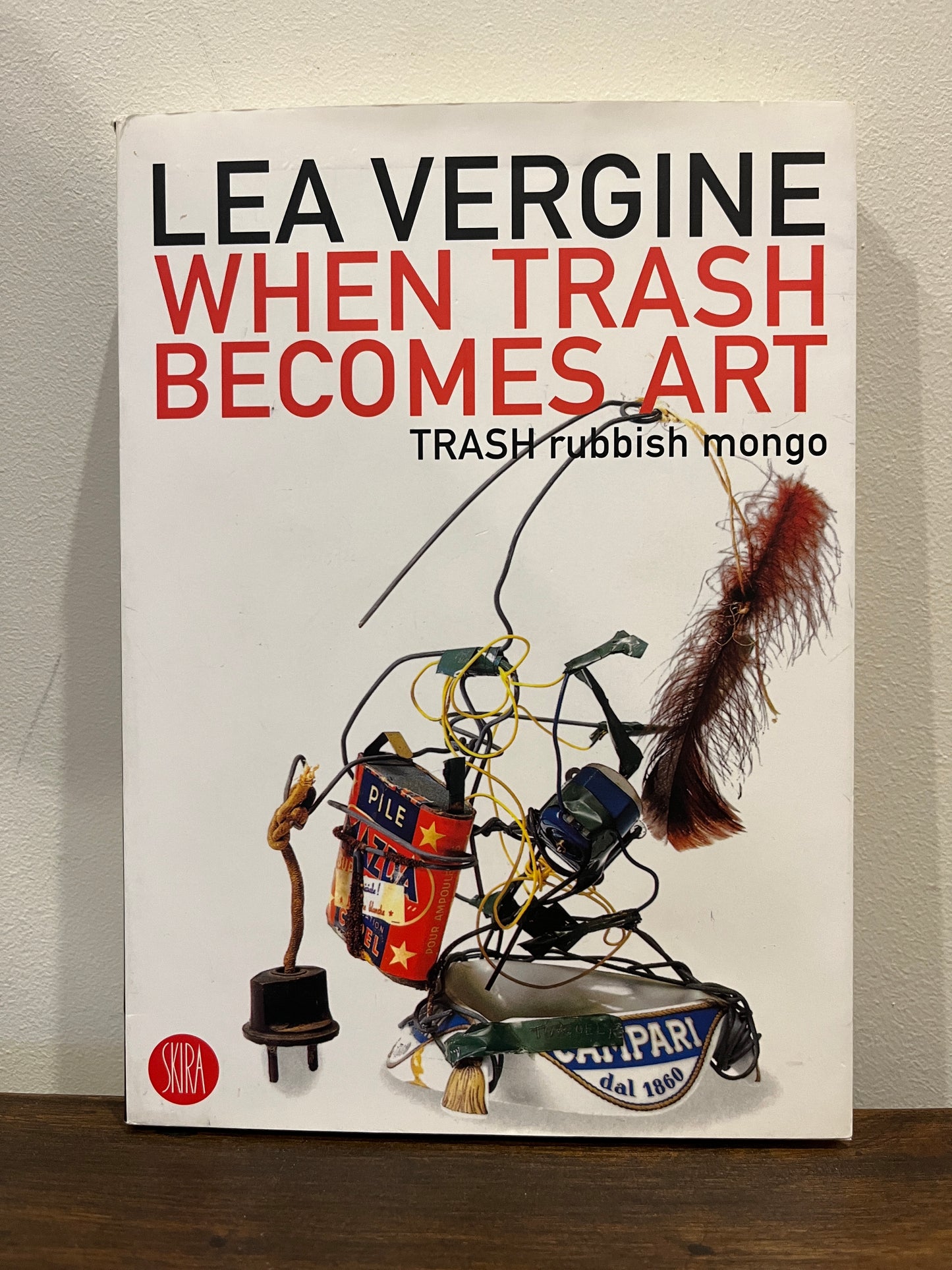 When Trash Becomes Art: Trash rubbish mongo by Lea Vergine