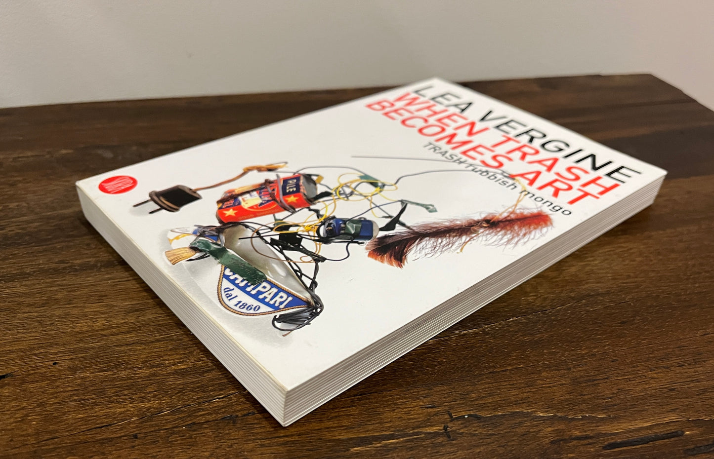 When Trash Becomes Art: Trash rubbish mongo by Lea Vergine