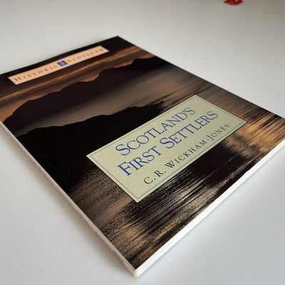 Scotland's First Settlers  by C.R. Wickham-Jones (Historic Scotland Series)