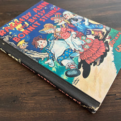 Raggedy Ann and Betsy Bonnet String by Johnny Gruelle, Hardcover (Bobbs Merrill, 1960)
