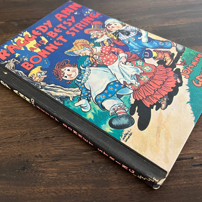 Raggedy Ann and Betsy Bonnet String by Johnny Gruelle, Hardcover (Bobbs Merrill, 1960)