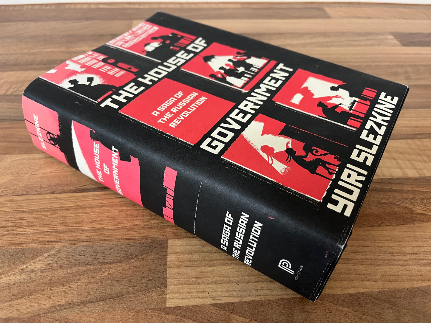 The House of Government: A Saga of the Russian Revolution by Yuri Slezkine HC/DJ