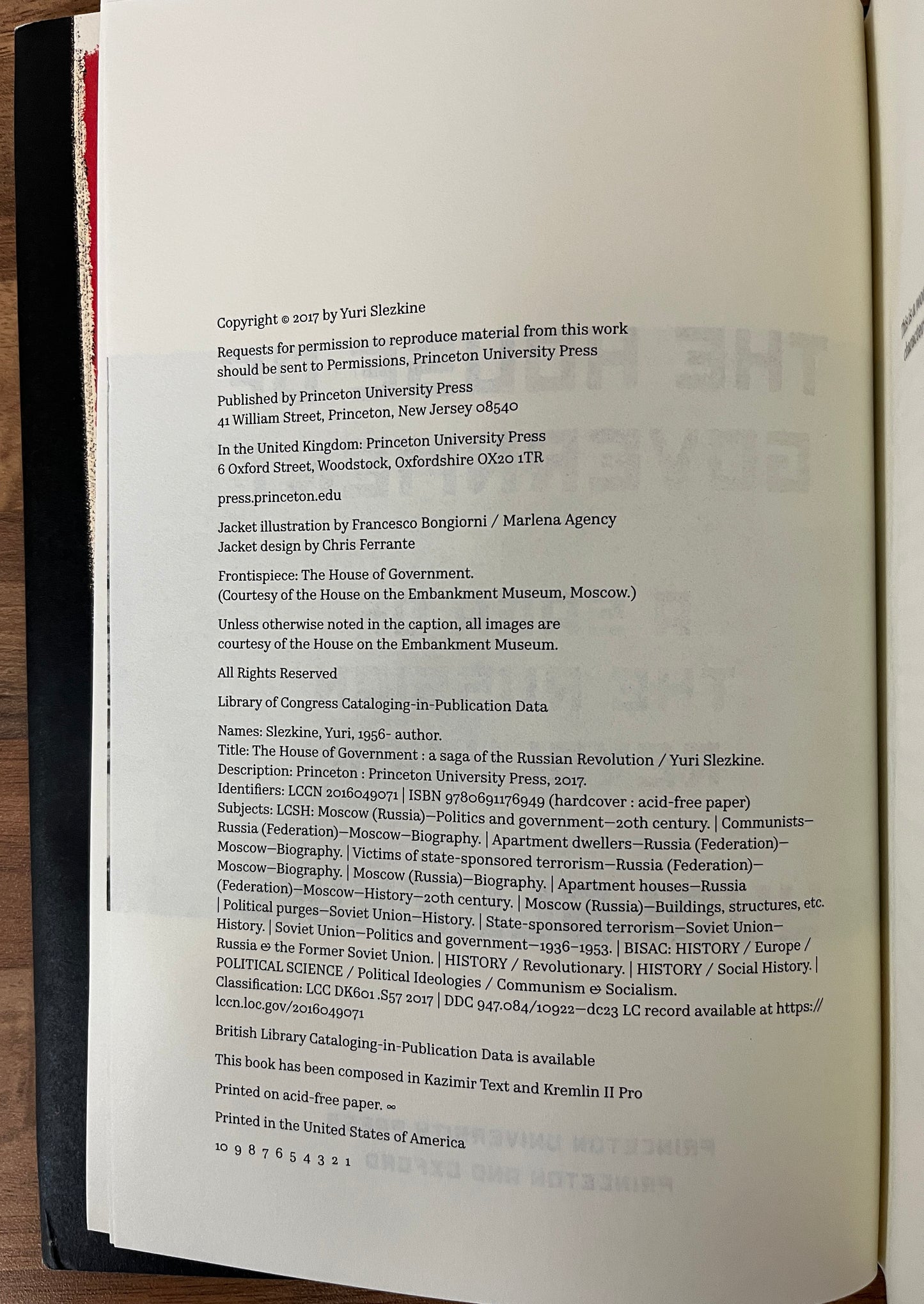 The House of Government: A Saga of the Russian Revolution by Yuri Slezkine HC/DJ