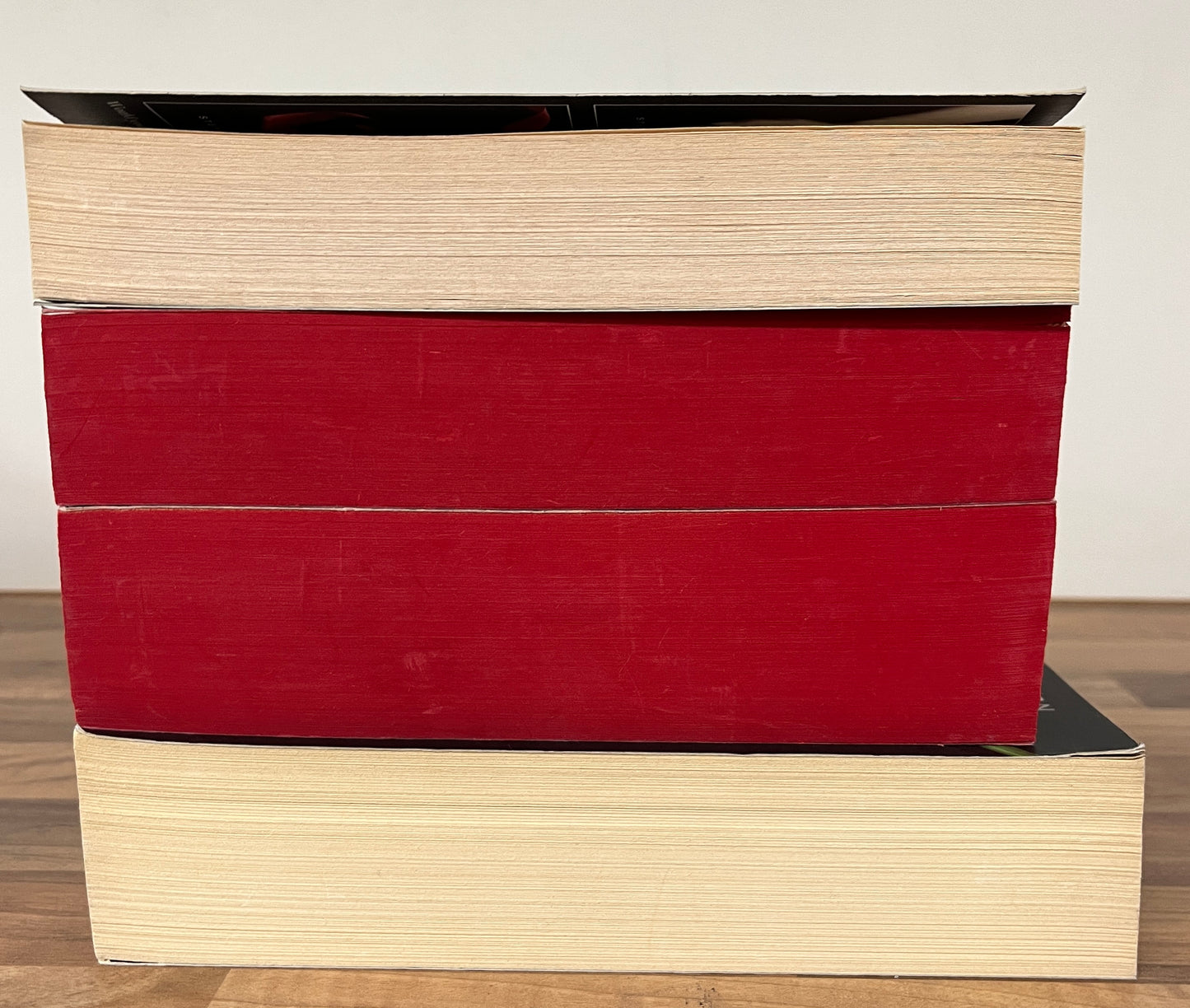 Twilight Saga 1-4: Twilight, Eclipse, New Moon, Breaking Dawn by Stephenie Meyer