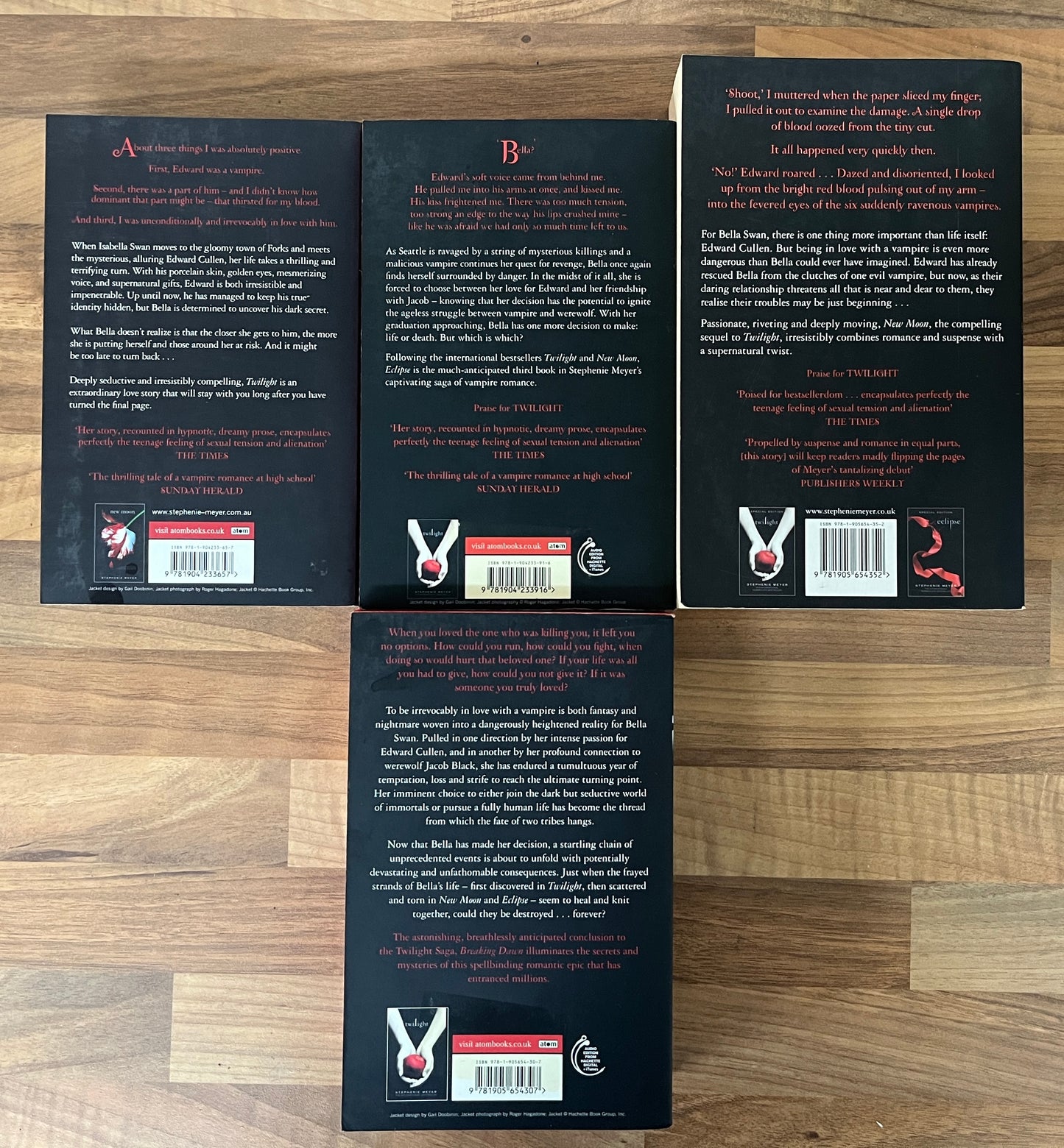 Twilight Saga 1-4: Twilight, Eclipse, New Moon, Breaking Dawn by Stephenie Meyer