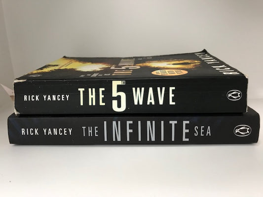 Book 1 & 2 from Rick Yancey: The 5th Wave and The Infinite Sea