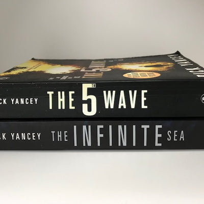 Book 1 & 2 from Rick Yancey: The 5th Wave and The Infinite Sea